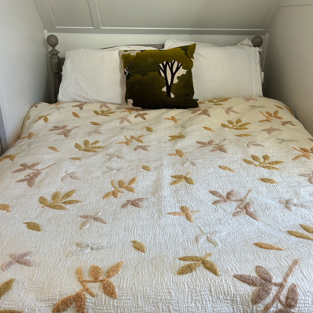 Company C 100% Cotton full Size Bed Quilt